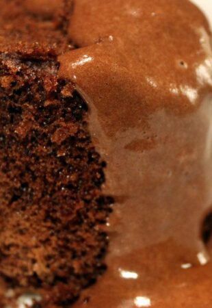 Šokoladinis biskvitas su kremu / Chocolate sponge with chocolate custard