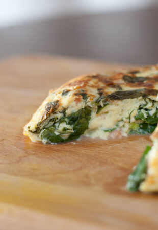 Lašišos Fritata su špinatais ir varške