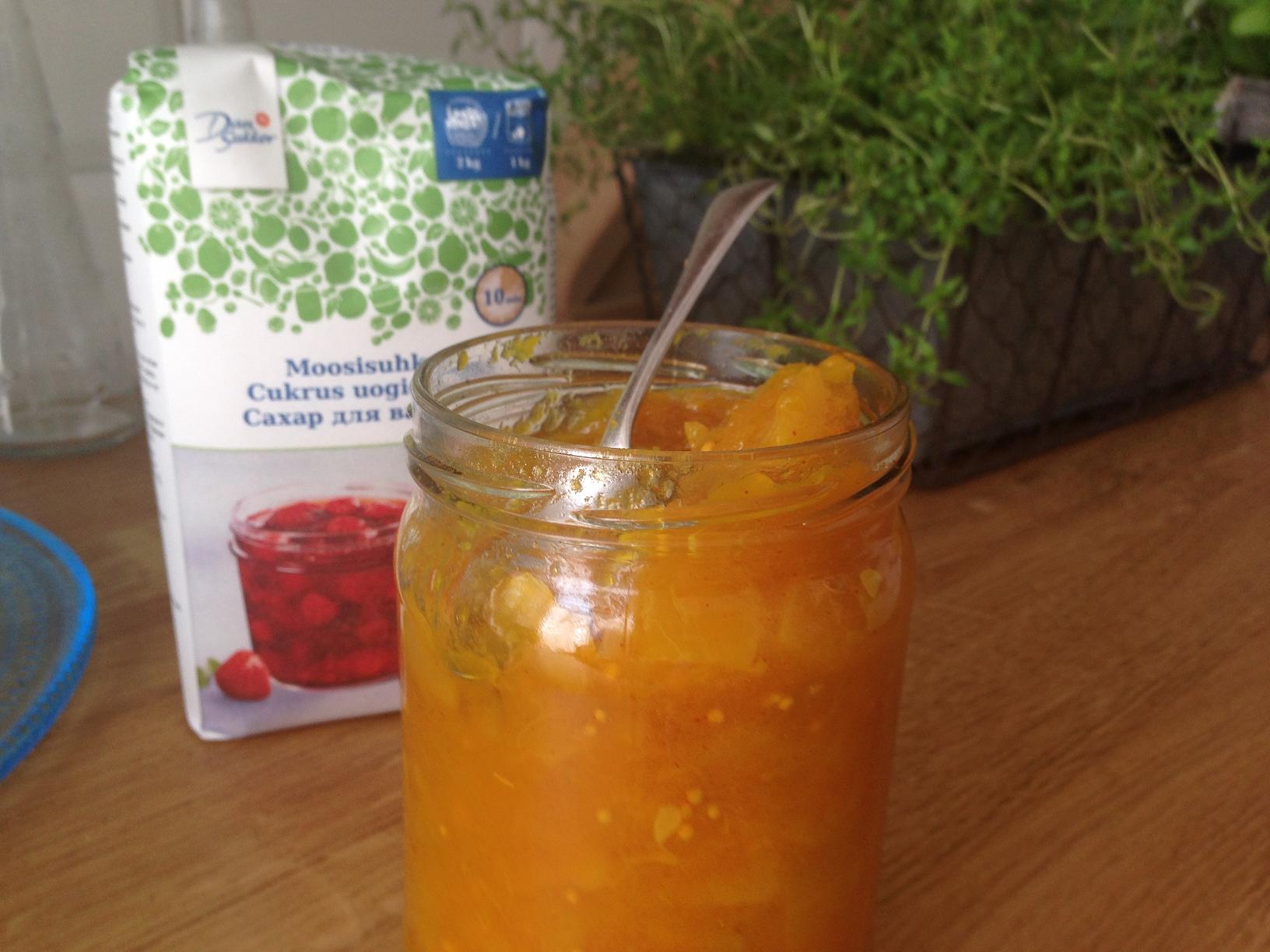 Beatos obuolių ir cukinijų pagardas arba chutney
