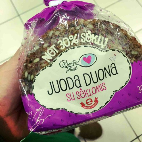 Beatos juoda duona su seklomis