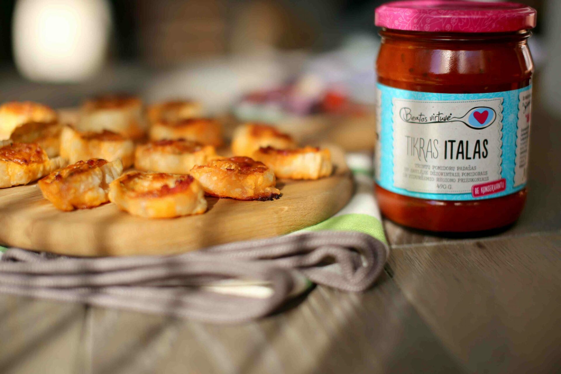 Sluoksniuotos tešlos suktinukai su padažu „Tikras Italas&#8221;