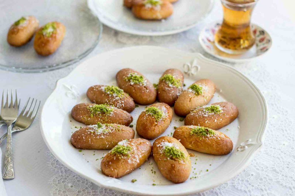 Şekerpare – turkiški sausainiai su manų kruopomis ir kokoso drožlėmis
