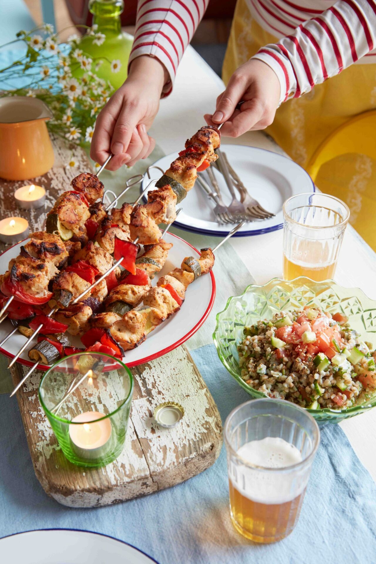 Vištienos tandoori vėrinukai su daržovėmis ir grikių tabbouleh