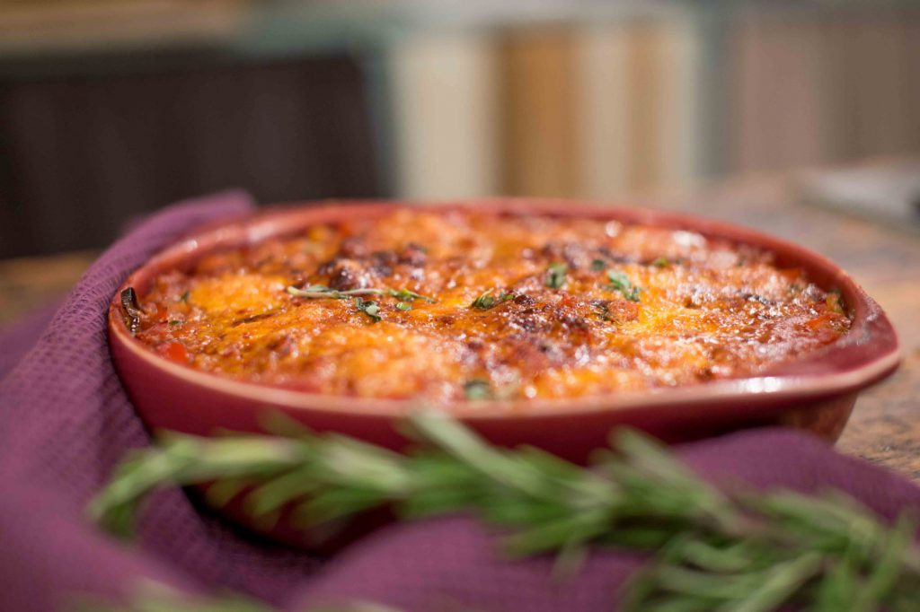 Parmidžana -baklažanų apkepas pomidorų padaže