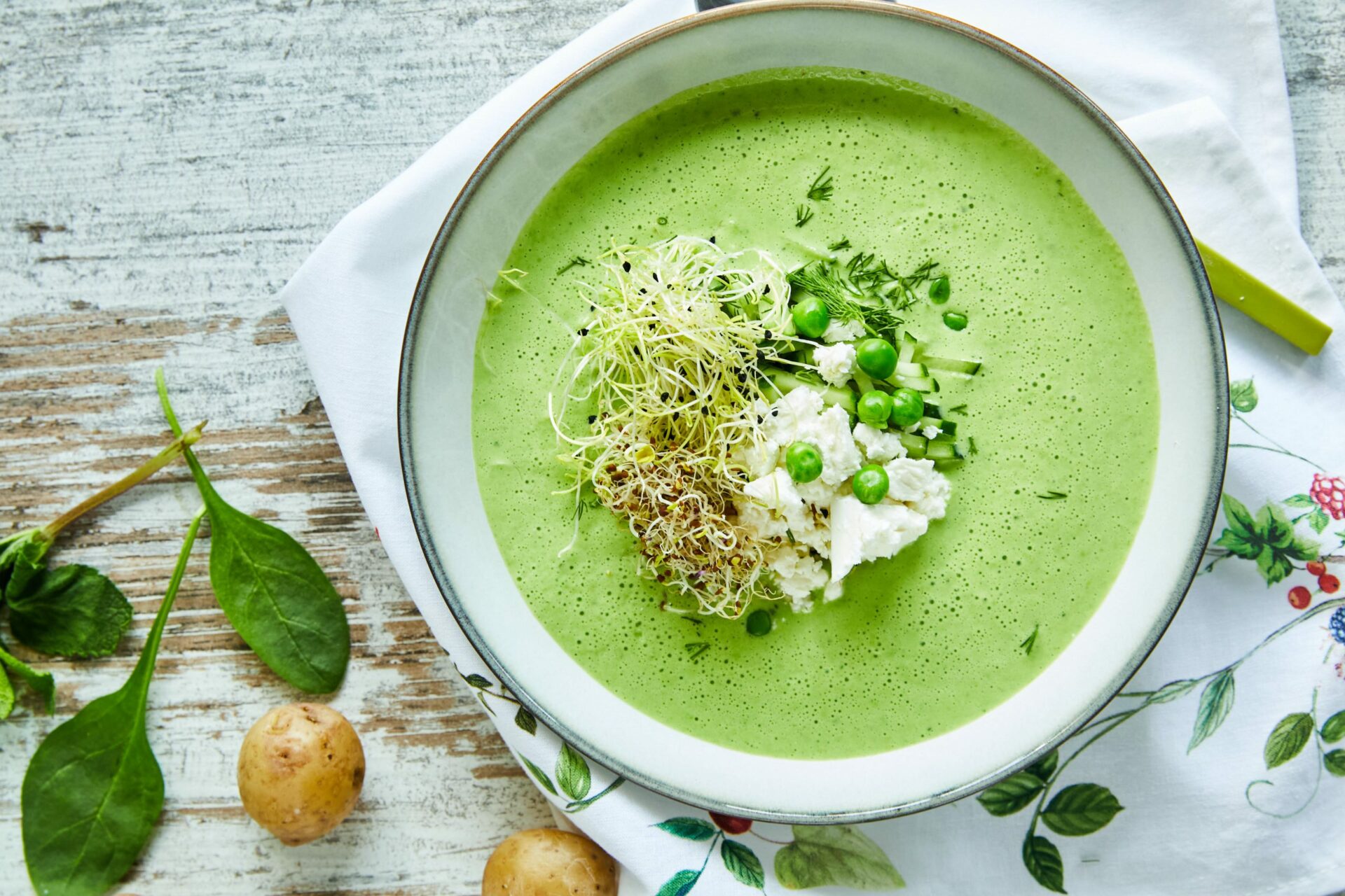 Žaliųjų žirnelių šaltsriubė su feta