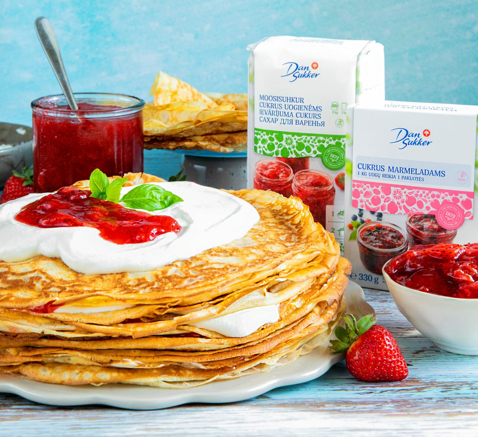 Lietinių tortas su braškių uogiene