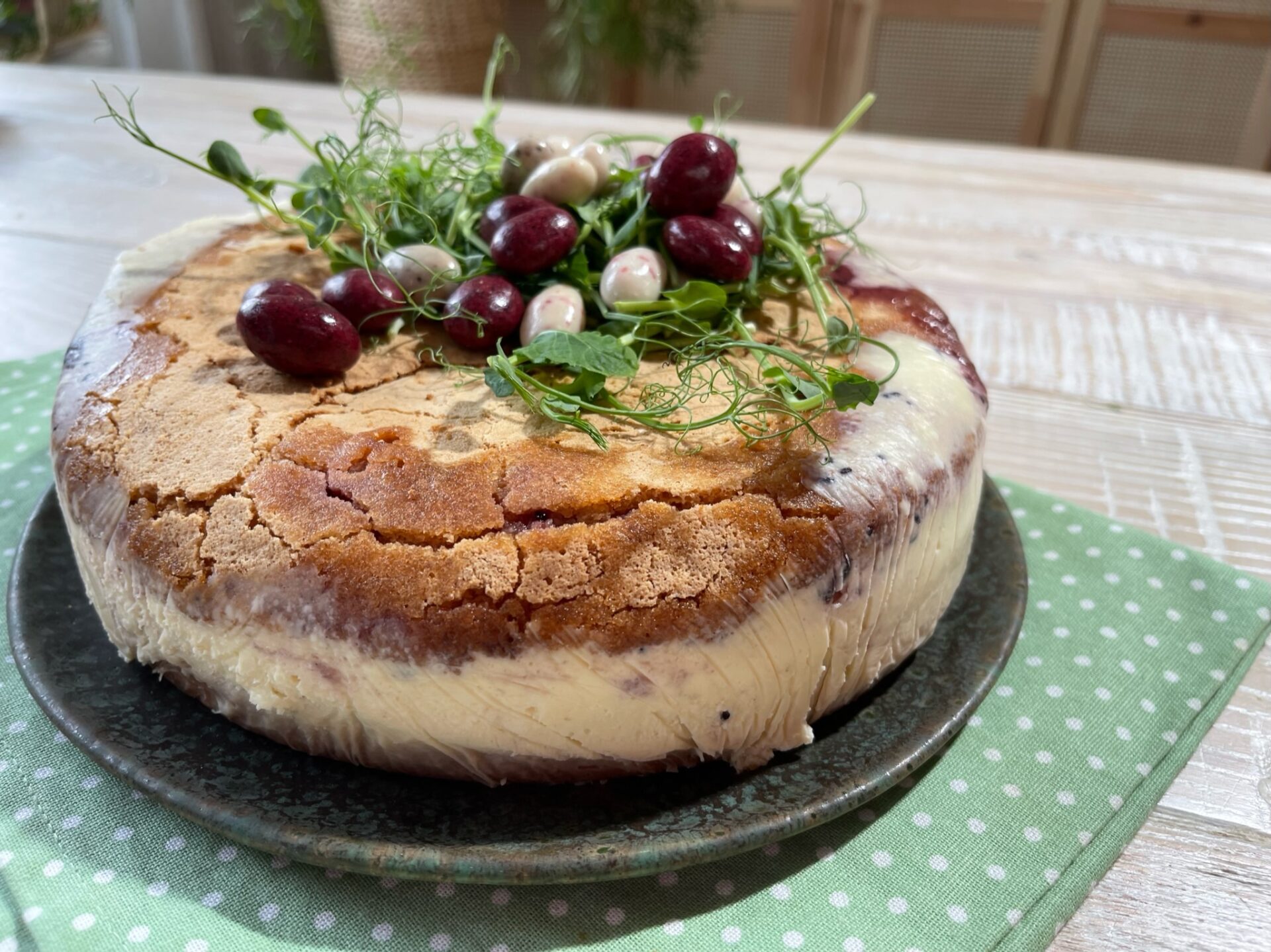 Tortas su plikytu varškės kremu