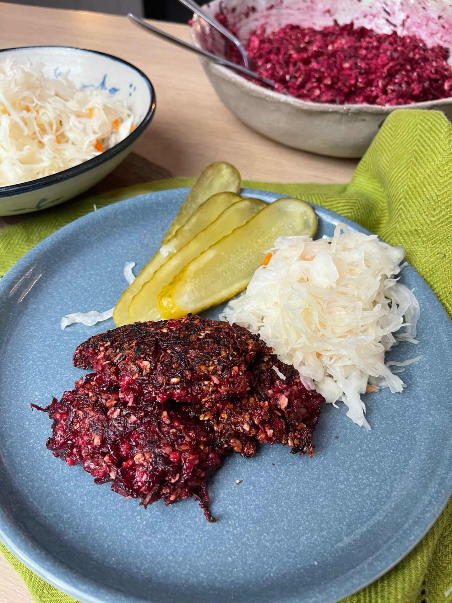 Veganiški burokėlių kotletukai su grybais