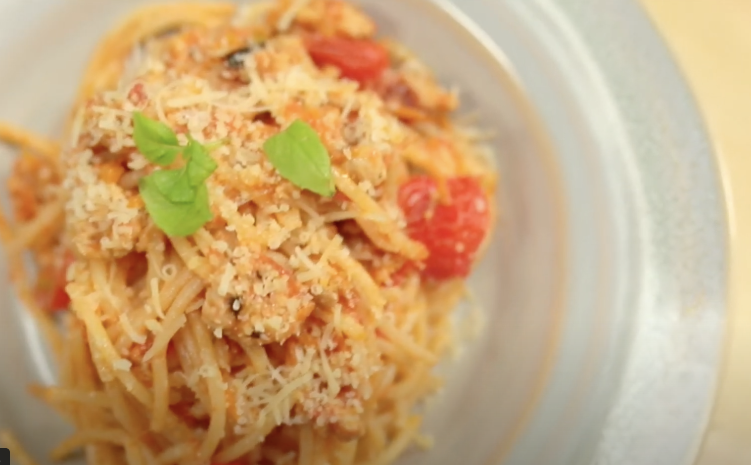 Spageti su malta kalakutiena ir mocarela